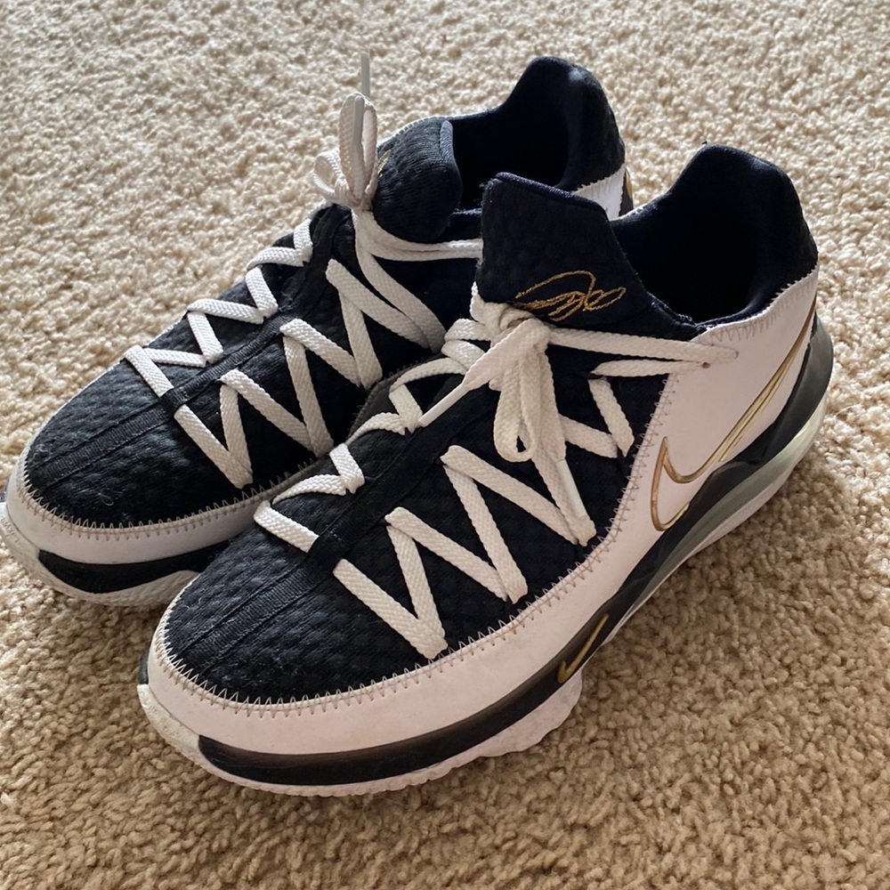 lebron XVII(17) low white metallic gold black sheriff